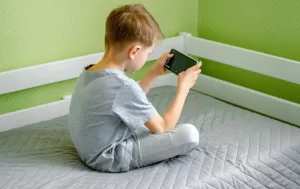 no-los-obligues-dejar-usar-el-celular-porque-podria-ser-un-problema